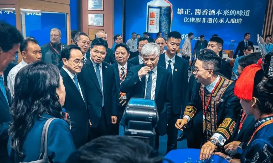 【酒博會(huì)】雄正集團(tuán)再度受邀亮相酒博會(huì)名酒館,演繹“醬香酒本來(lái)的味道”